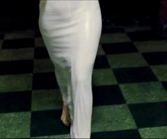 A Very Bouncy Jennifer Lawrence From “American Hustle”