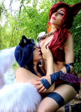Ahri X Xayah From League Of Legends By Lysande And Mowkyfox