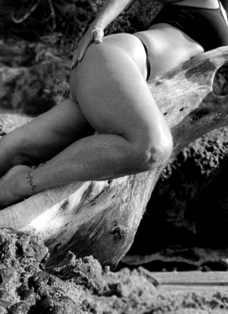 Sexy Leggy One-with-nature In Black And White🖤🤍
